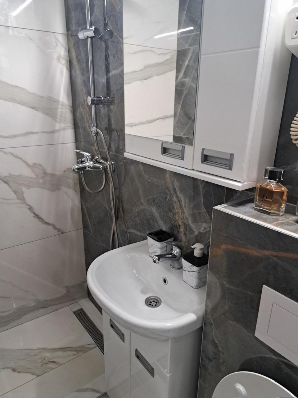 Apartman En Dusanovac ภายนอก รูปภาพ