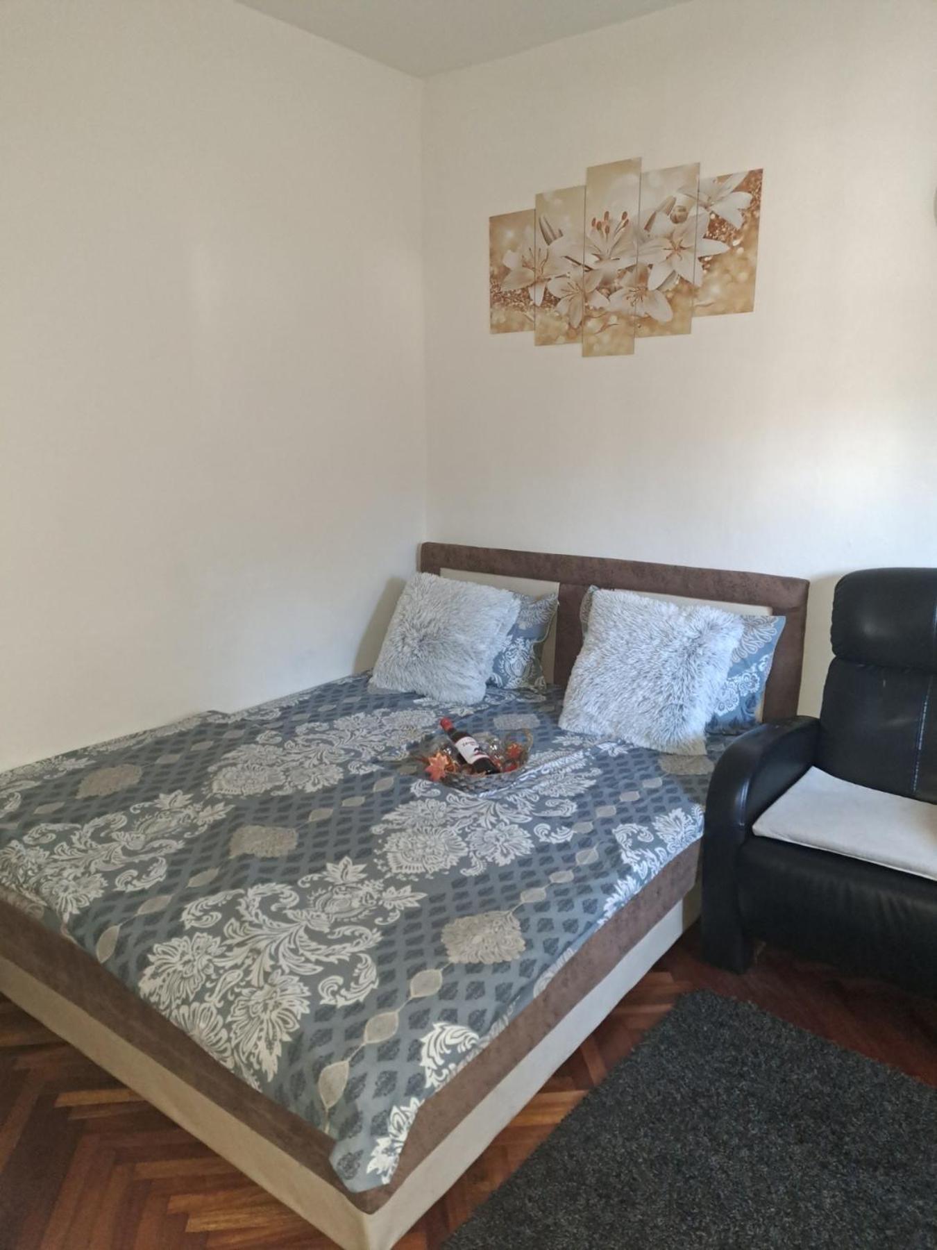 Apartman En Dusanovac ภายนอก รูปภาพ